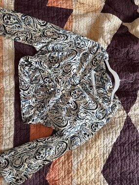 Zara White and Navy Paisley Crop Top